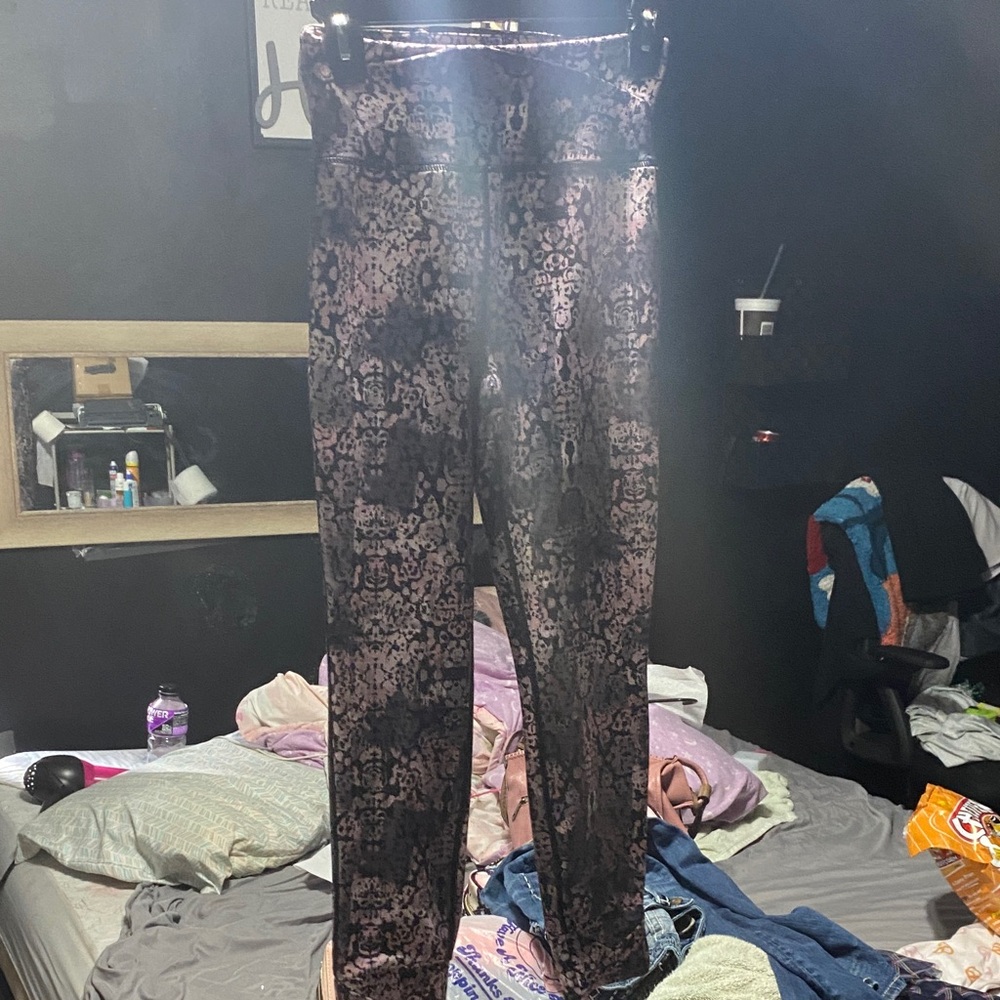 Jones New York Black and Pink Patterned Leggings NWOT Thick